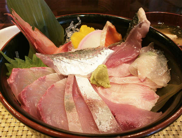 味と伝統の技術を堪能する｢鬼瓦平蔵｣の平蔵小田原丼の画像