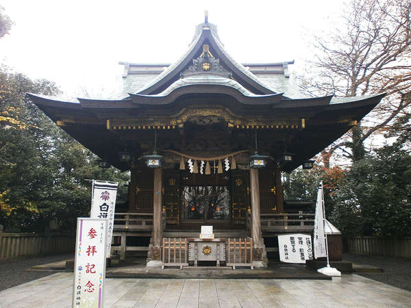 歴史上のヒーローとして有名な源義経の「白旗神社」の画像