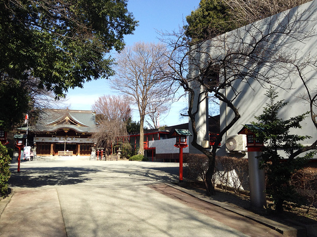 ”鈴鹿明神社の境内”