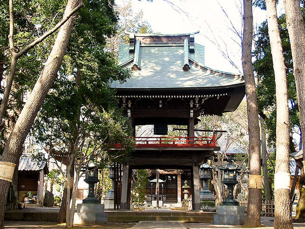狛江市内最古の建造物・四季折々の花々に囲まれたお寺「雲松山 泉龍寺」の画像