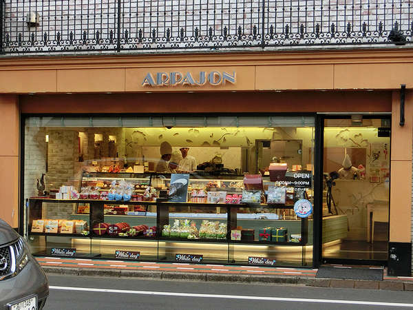 「満腹でシュー」がオススメの駅前のケーキ屋さんの画像