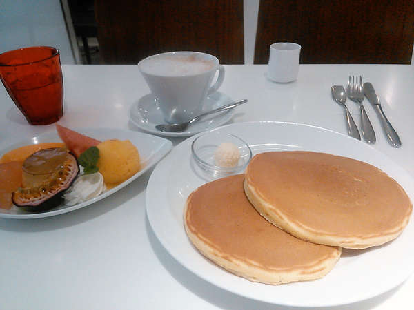 フルーツパーラーのホットケーキの画像