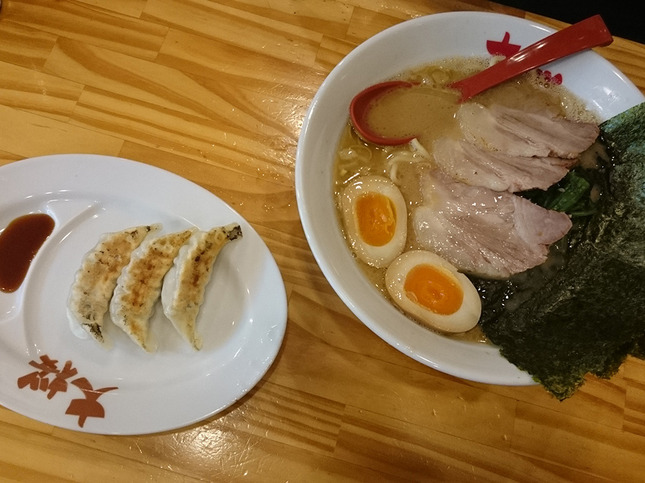 家族連れも安心のとんこつラーメンのお店