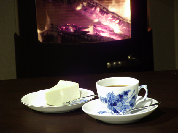 夏は涼しく、冬は薪ストーブで温まれるカフェ