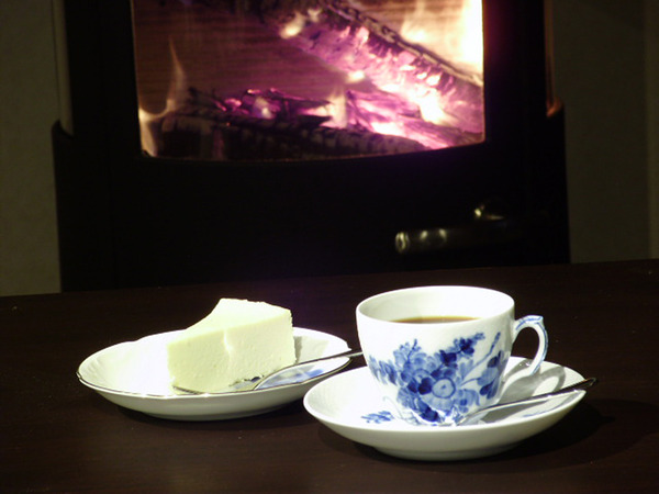 夏は涼しく、冬は薪ストーブで温まれるカフェの画像