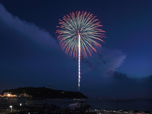 湘南の夏の夜空を納涼花火が彩ります！