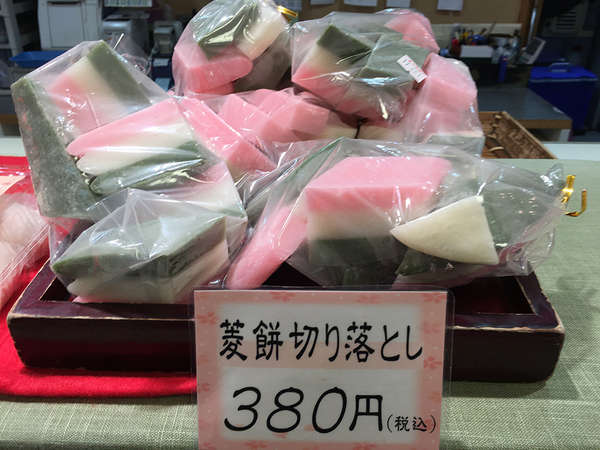 和菓子がいろいろ 季節の限定品も有りますの画像