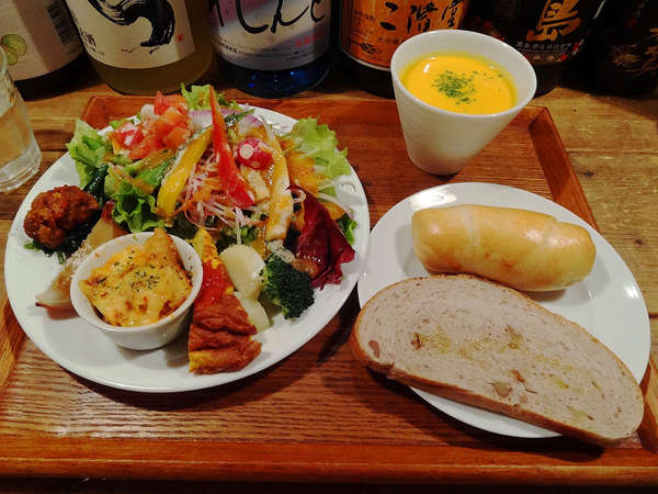 駅近の隠れ家的おしゃれカフェレストランの画像