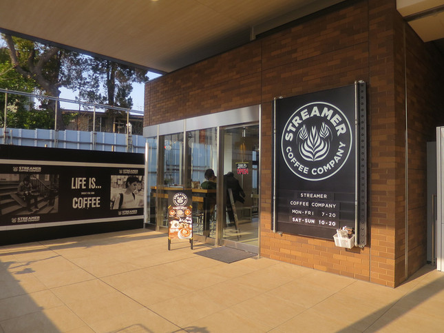 STREAMER COFFEE COMPANY　世田谷代田店の入口