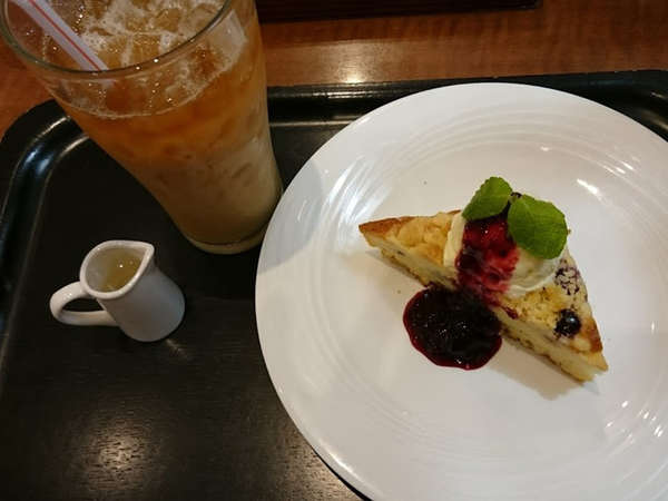 お買い物の合間に一息の画像