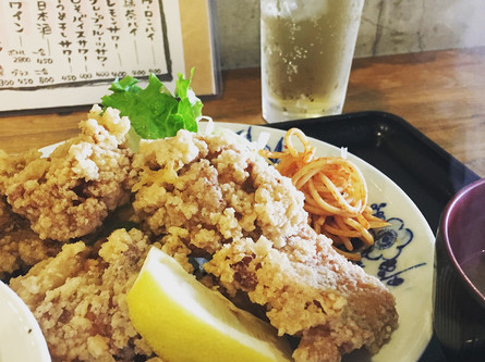 お酒も飲める定食屋さん