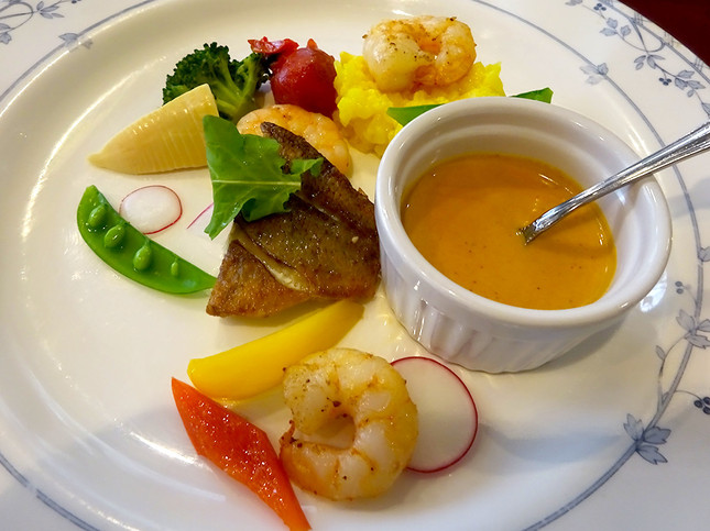 「趣向凝らした本格フレンチ料理で至福のひととき!」