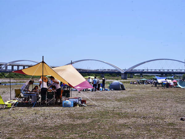 相模川の河川敷で、手ぶらバーベキュー！の画像