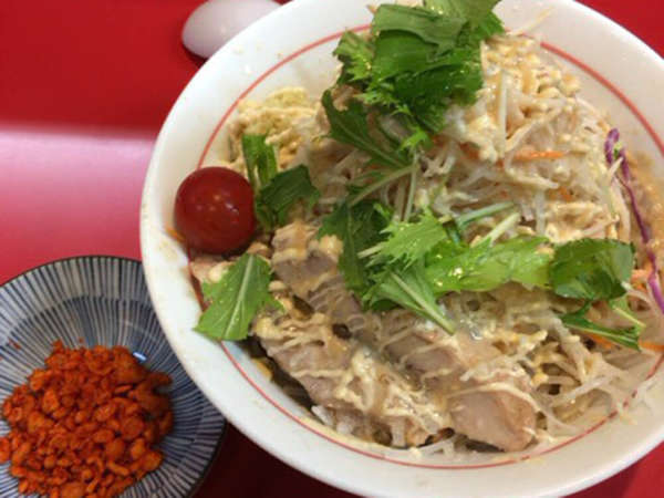 夏限定！パンチが効いた冷やし中華の画像