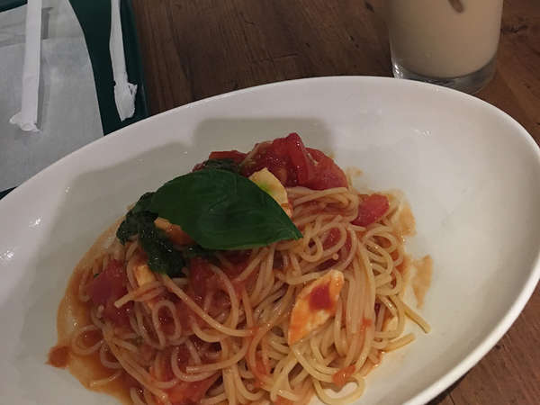 綺麗で駅近の使い勝手よし！カフェの画像