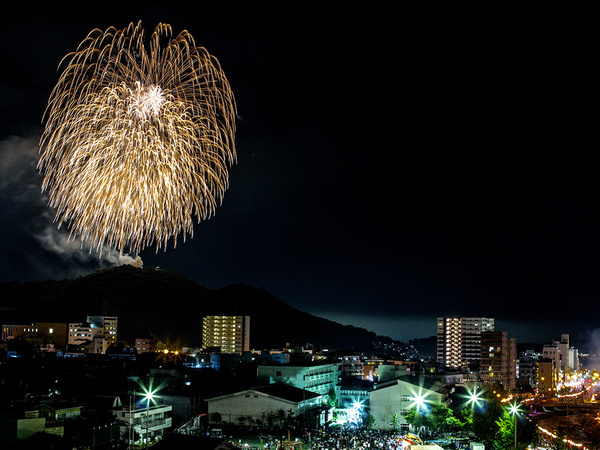 目抜き通りも市役所も、町が祭色に染まる2日間の画像