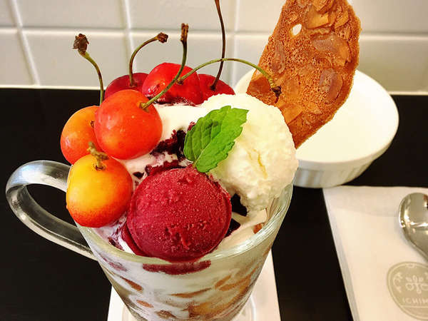 贅沢なスイーツを食べるならの画像
