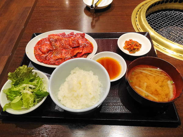 やっぱり肉食べなきゃパワーが出ないよね！の画像