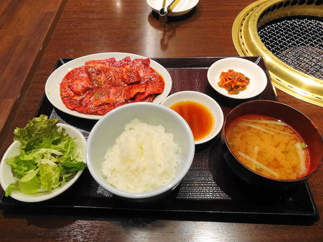 焼肉おくうの和牛ロースランチ