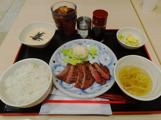 炭火焼きの牛たんをお腹いっぱい食べたい...！