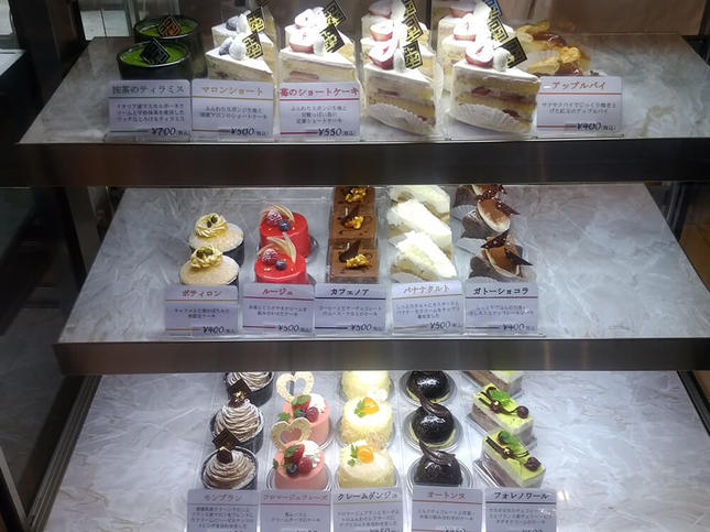 箱根のカフェで専属パティシエが作る本格的なスイーツ