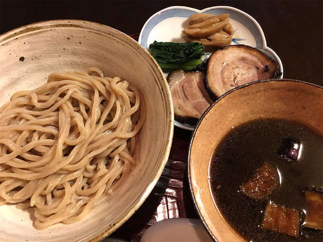 2種類の全粒粉をつかった手打ち麺