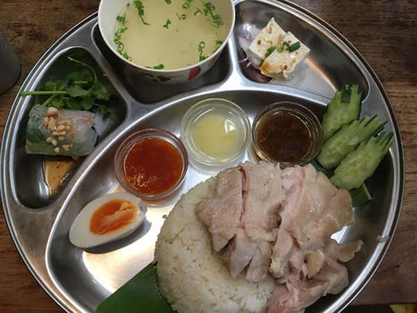 仲見世通りでアジアン料理をの画像
