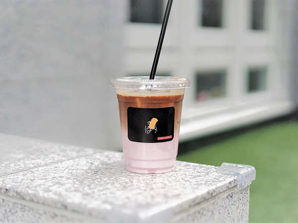 奥渋にあるカフェラテ専門のコーヒースタンドの画像