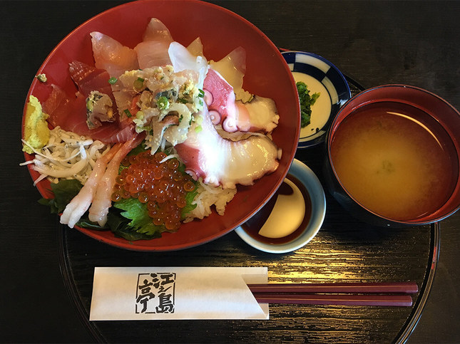 ”海鮮丼の定食”