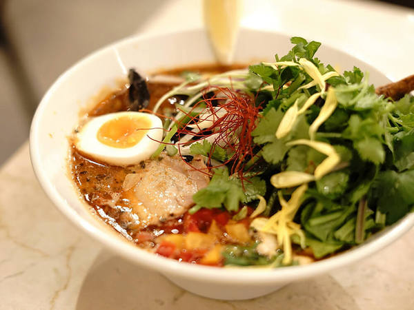 下北沢で人気急上昇！癖になるスパイスラーメンの画像