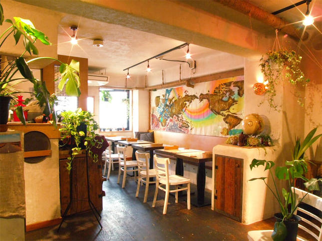 下北沢の小さな地球、旅カフェGIFT 下北沢HOME