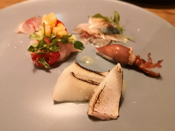 お値打ちビストロでお魚と酒とワインのペアリングの画像