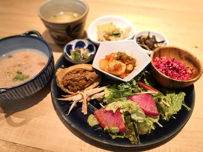 オーガニック食材がたっぷりのワンプレートランチ