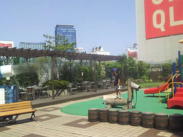 新宿駅近くで子どもが遊べる、憩いのスポット！の画像
