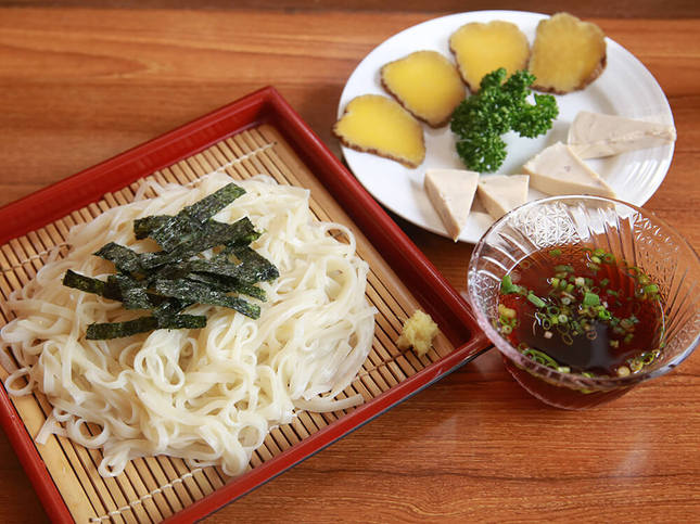 のれんをくぐると、そこは温かい雰囲気の居酒屋さん