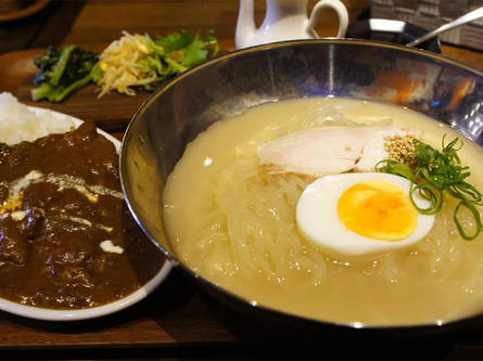 だしの効いた冷麺が美味しい