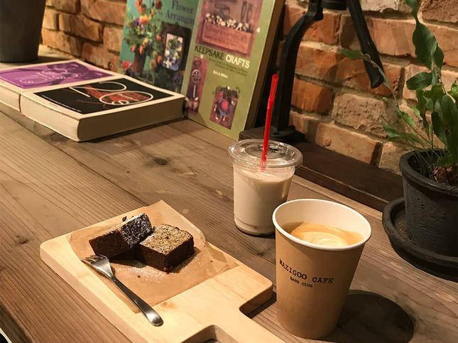 パウンドケーキとホットコーヒー、アイスコーヒー