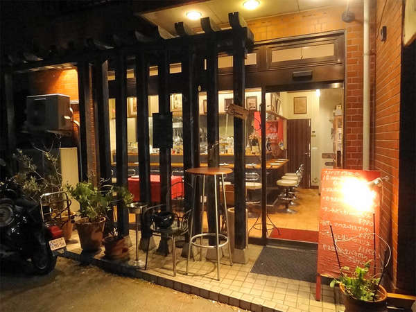 お洒落なイタリアンバーで料理とワインに舌鼓の画像