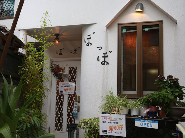 昼と夜で違う顔を持つお店!