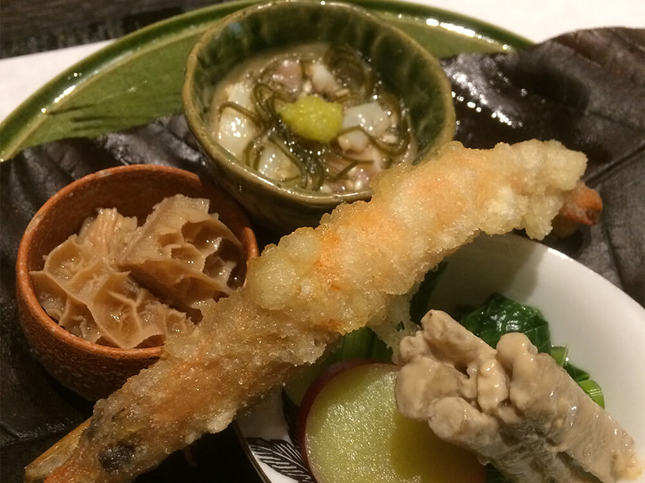 天ぷらと小鉢付きの和食コースランチ