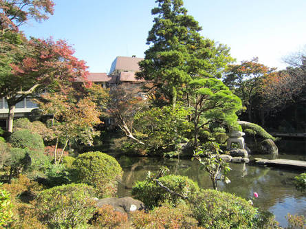 箱根湯本から徒歩7分、歴史ある日本庭園の素晴らしい旅館でひとときを。