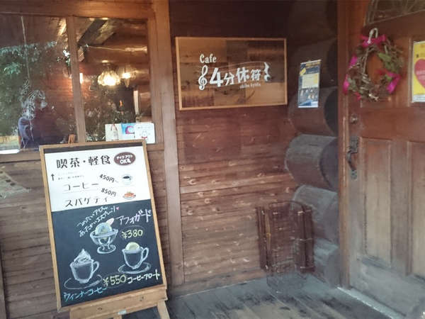 ログハウスのようなカフェの画像
