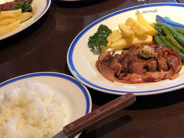 バター絡む絶品ソースの柔らかステーキを頬張って！の画像