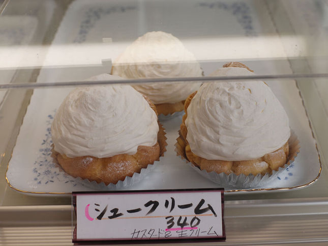 生クリームが全面に！ジャンボシュークリーム