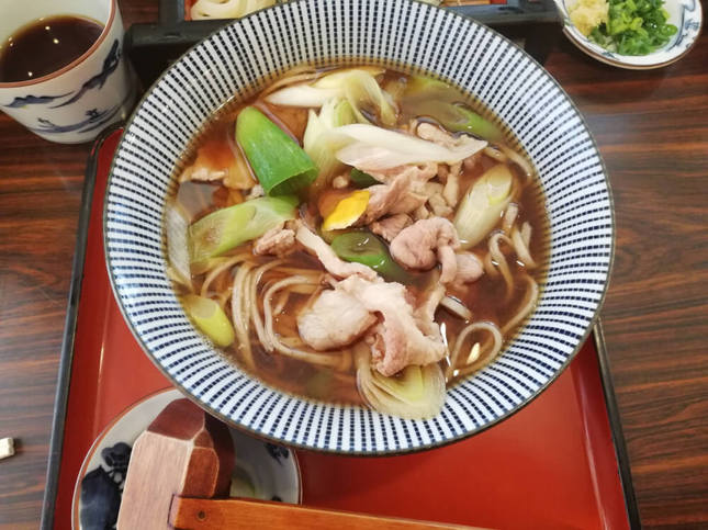 さか本の美味しそうな肉蕎麦