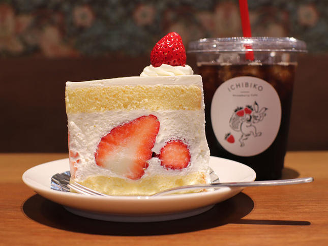 ”いちごのショートケーキとアイスコーヒー”