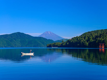 春の芦ノ湖に釣りシーズン到来！