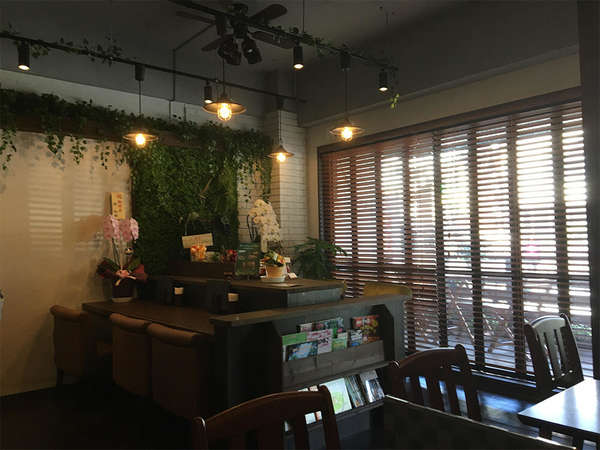 新規オープン住宅街のおしゃれカフェの画像