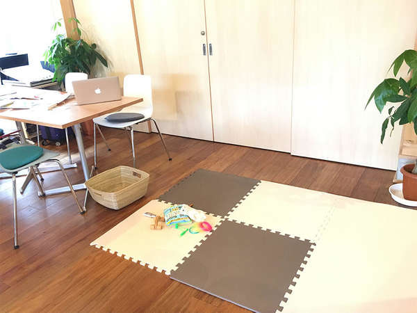 絵本がたくさんあるカフェの画像