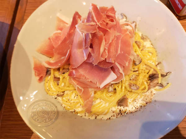 生ハムのせ放題のパスタの画像